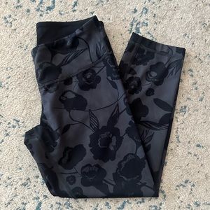 LuLulemon Lot - 2 pairs - size 4